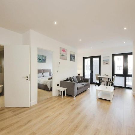 Modern Comfort 1 Bed Apartment Broadoaks, Sulihull Solihull Bagian luar foto