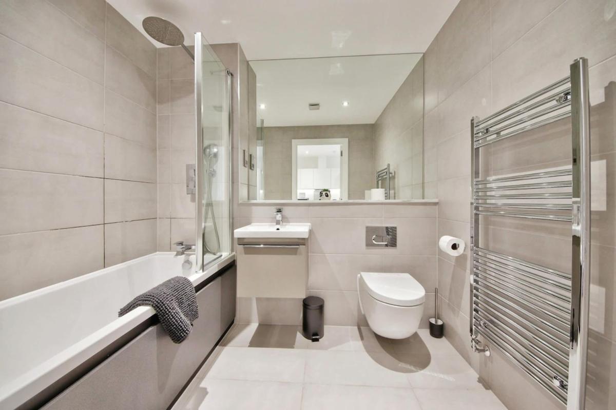 Modern Comfort 1 Bed Apartment Broadoaks, Sulihull Solihull Bagian luar foto