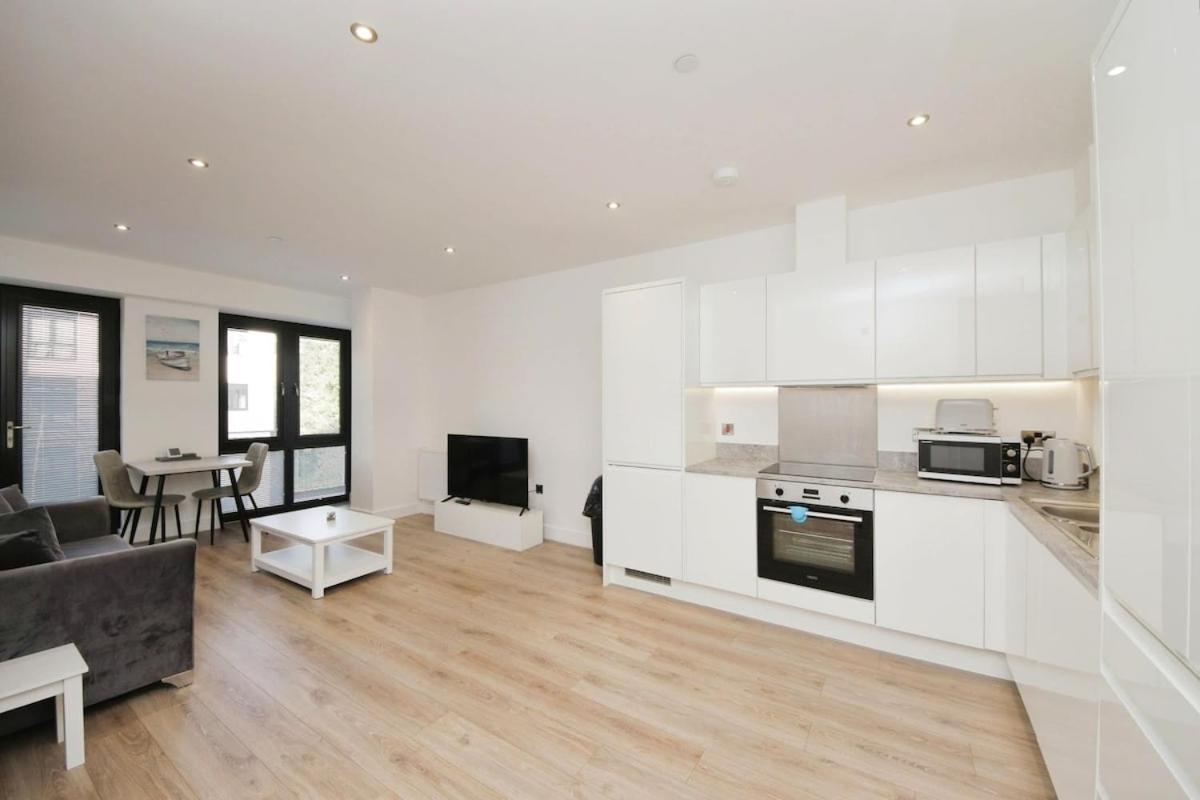 Modern Comfort 1 Bed Apartment Broadoaks, Sulihull Solihull Bagian luar foto