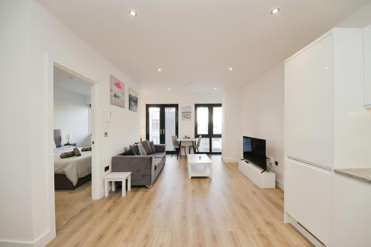 Modern Comfort 1 Bed Apartment Broadoaks, Sulihull Solihull Bagian luar foto